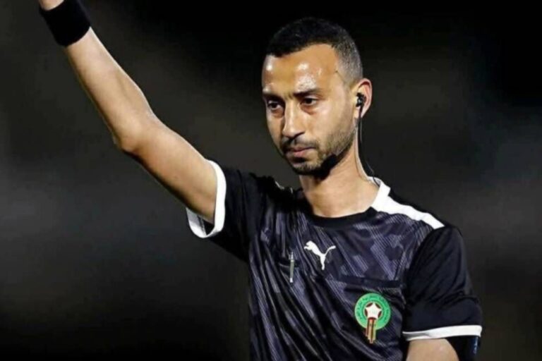 توقيف حكام “كلاسيكو” الرجاء والجيش بعد أخطاء أثرت على النتيجة مديرية التحكيم