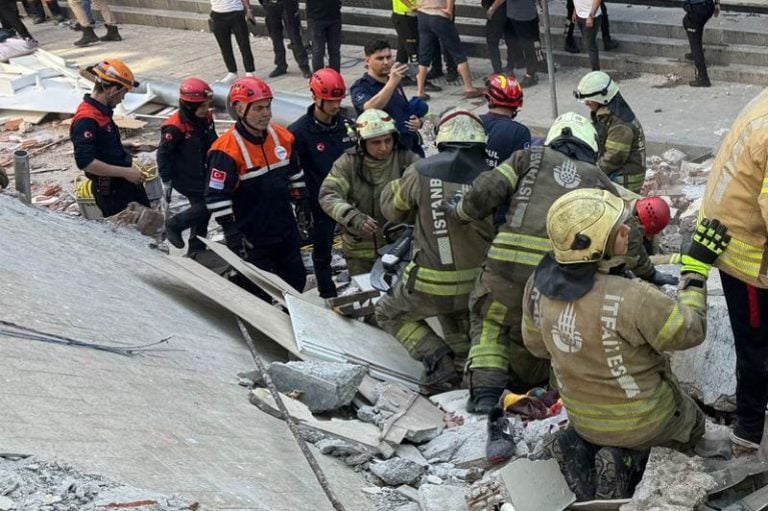 زلزال بقوة 5,4 درجات يضرب شمال غرب تركيا زلزال بقوة 5,4