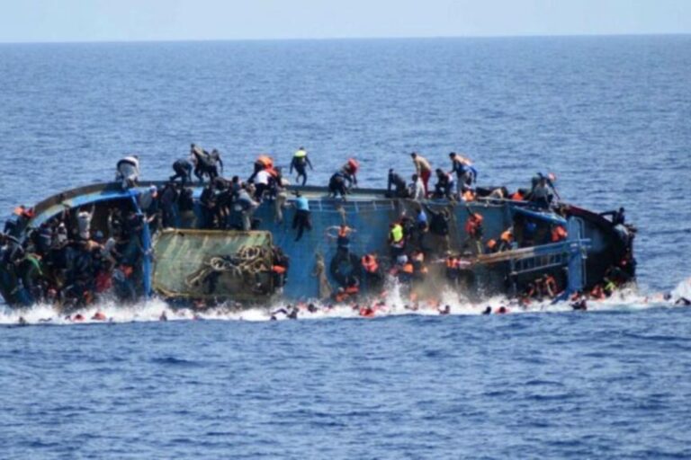 الشرطة الإسبانية توقف 19 شخصا بتهم القتل والتعذيب على متن قارب مهاجرين قارب مهاجرين