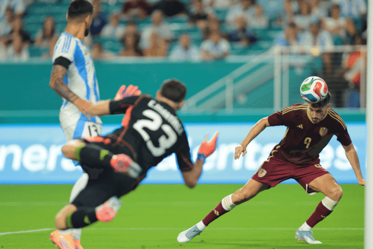 بدون ميسي الأرجنتين تتخطى فنزويلا ودياً الأرجنتين