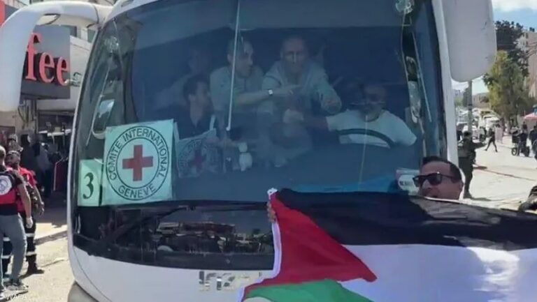 إسرائيل تفرج عن 96 أسيراً ضمن المرحلة الأولى من صفقة التبادل إسرائيل