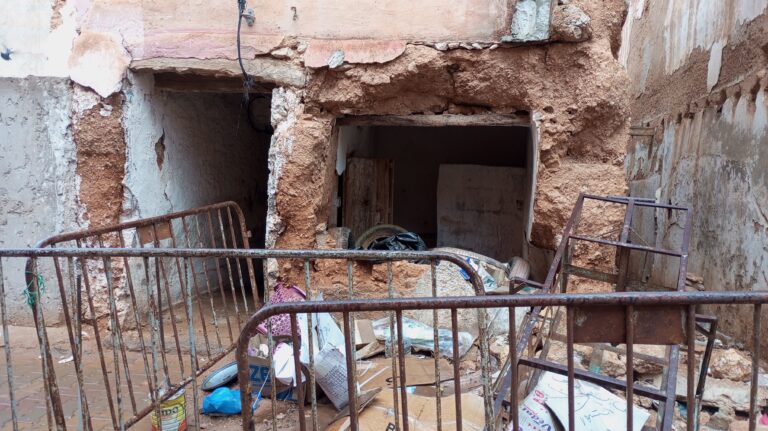 بناية متهالكة